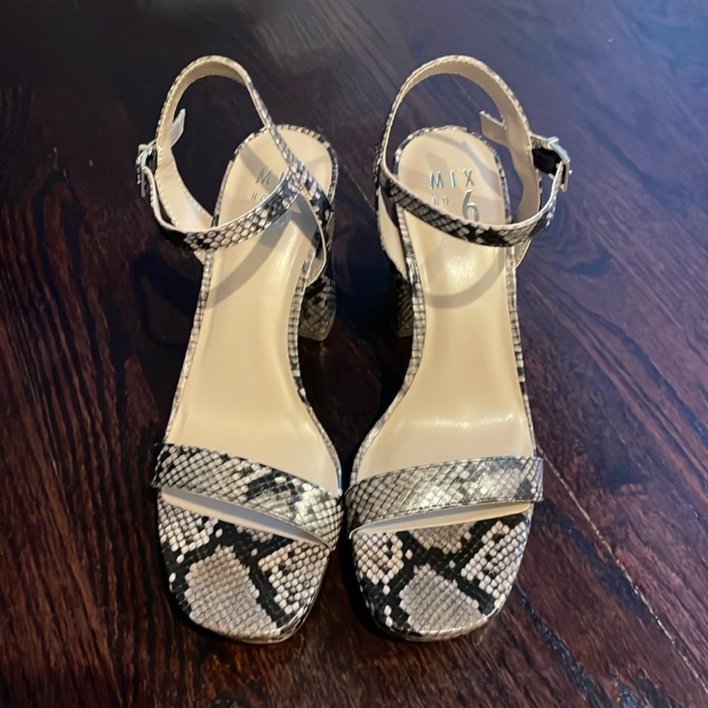 Mix No. 6 Trima Platform Sandal, Sz 8.5 M, Natural Snake“ excellent condition